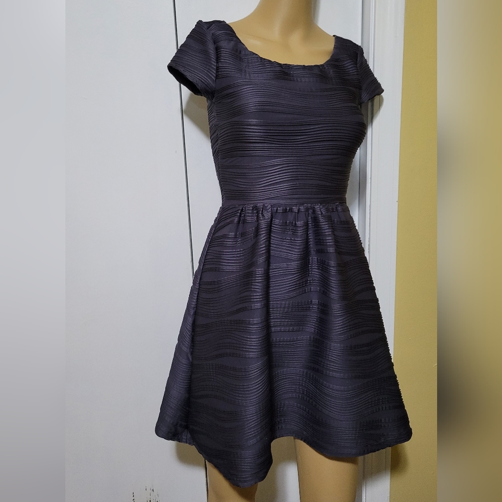 B. Darlin Cap Sleeve Gray Dress sz 1/2